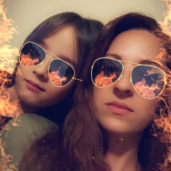 Meet your Posher, Lindsey! 💞 - Picture 3 of 4